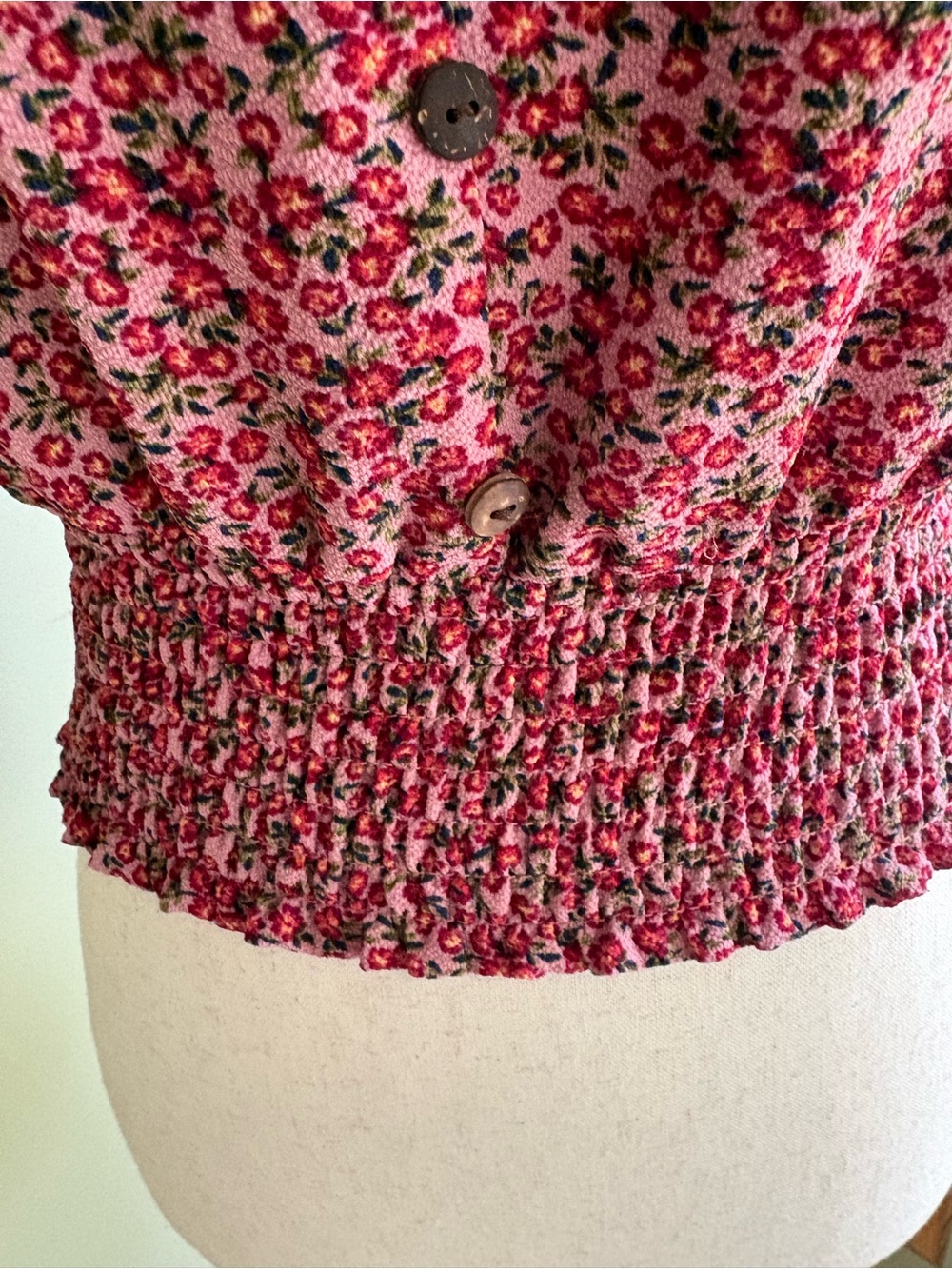 Monteau Pink Floral Smocked Crop Top w/short flutter sleeves. Small. Great shape - Picture 6 of 15